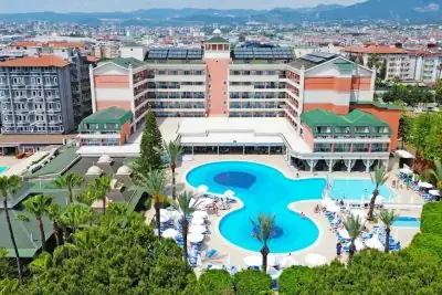 Insula Resort & Spa